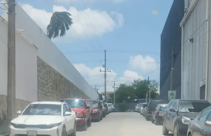Negocio limita la movilidad a vecinos de la calle Sexta