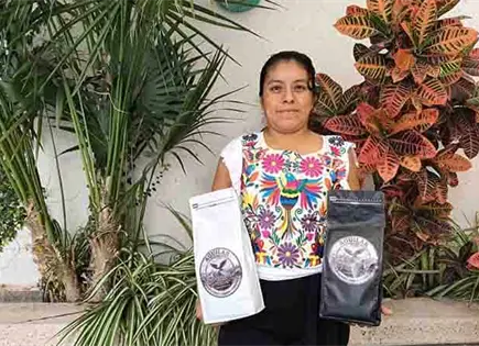Oaxaque&ntilde;a crea propia marca de caf&eacute;