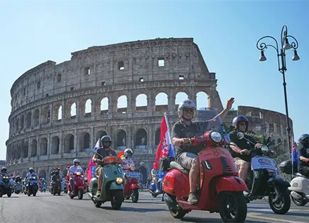 Vespas invaden centro de Roma