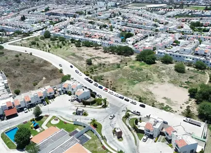 A punto de caerse, venta de terreno de Puerta de Piedra: Salgado