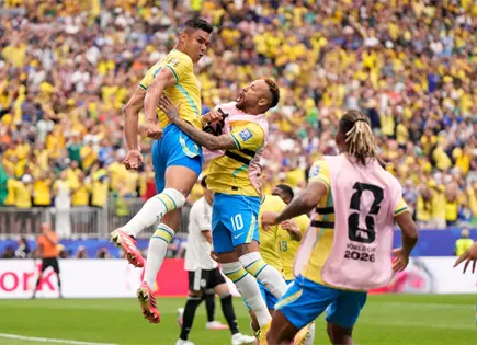 Casemiro y Martinelli dan vida a Brasil en la pr&oacute;rroga