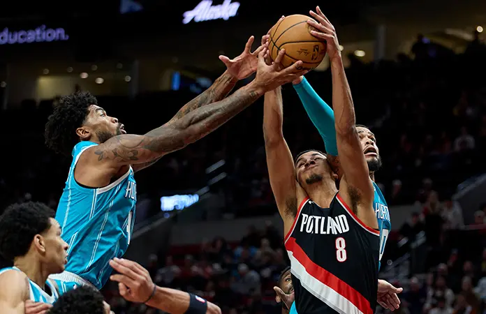 Los Hornets envían a Miles Bridges a Suns