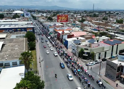 Manifestaci&oacute;n rumbo a zona centro complica la vialidad