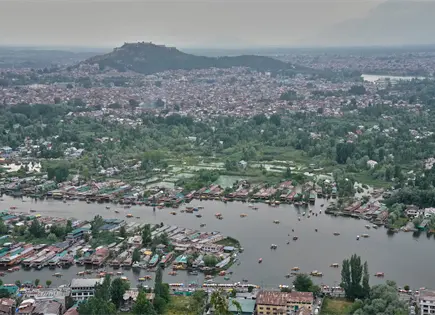 Calentamiento global, contaminaci&oacute;n y urbanizaci&oacute;n descontrolada condenan a lagos de Cachemira