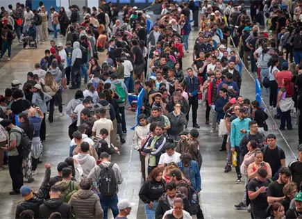 Espa&ntilde;a recibe cerca de un mill&oacute;n de solicitudes para regularizaci&oacute;n migratoria