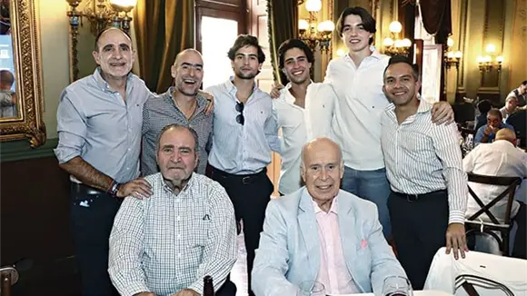 FRATERNAL FESTEJO EN LA LONJA