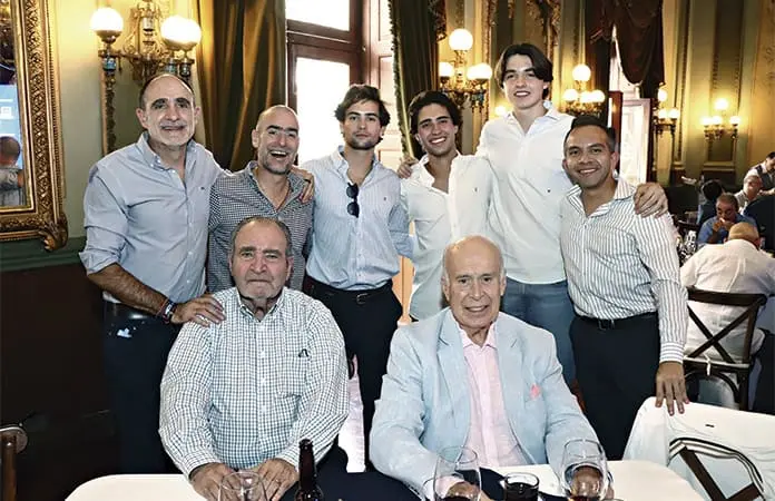 FRATERNAL FESTEJO EN LA LONJA