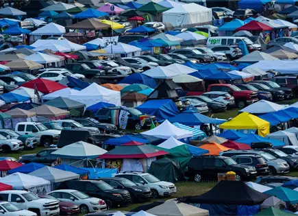 Hallan cuerpo de beb&eacute; en ba&ntilde;o port&aacute;til durante festival en Michigan