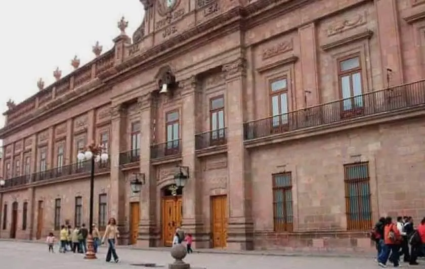 Reforma exhibe presunto contrato de SLP con operador cercano a Trump