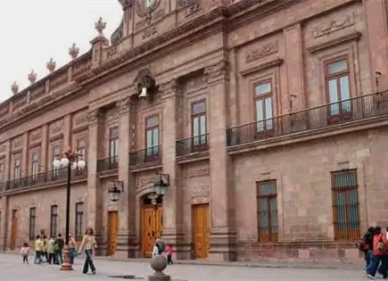 Reforma exhibe presunto contrato de SLP con operador cercano a Trump