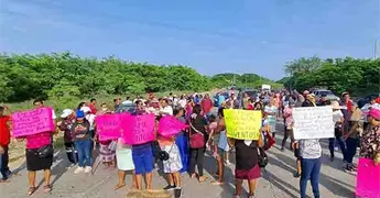Pescadores de Oaxaca protestan contra Pemex