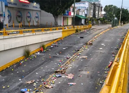 Fotos | Limpian cochinero en glorieta Bocanegra tras festejos