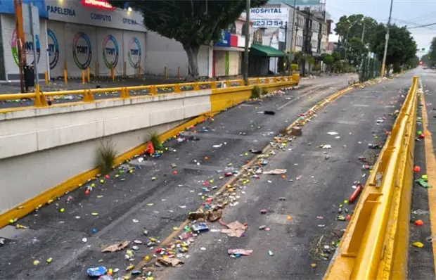 Fotos | Limpian cochinero en glorieta Bocanegra tras festejos