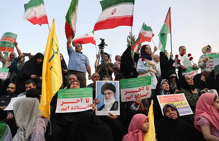 Llega comitiva a Qatar para acuerdo con Irán