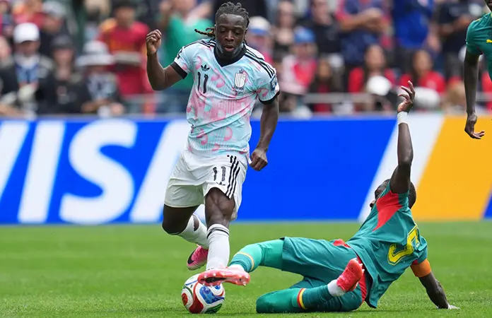 Bélgica gana con un penal en tiempo extra
