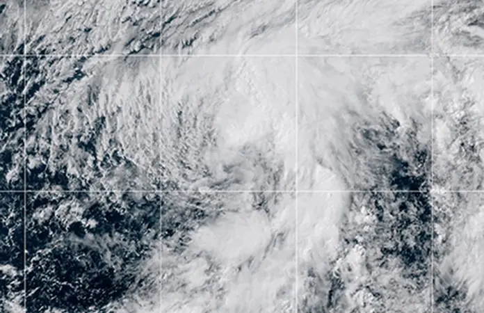Centro Nacional de Huracanes reporta tormenta Douglas en Pacífico