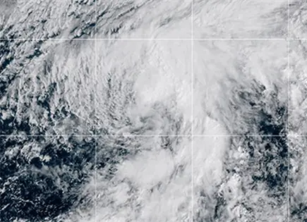 Centro Nacional de Huracanes reporta tormenta Douglas en Pacífico Centro Nacional de Huracanes reporta tormenta Douglas en Pacífico