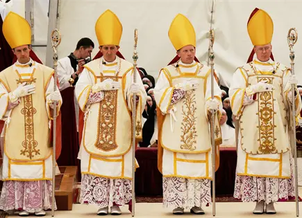 El Vaticano excomulga a obispos y sacerdotes cism&aacute;ticos, y advierte a sus seguidores