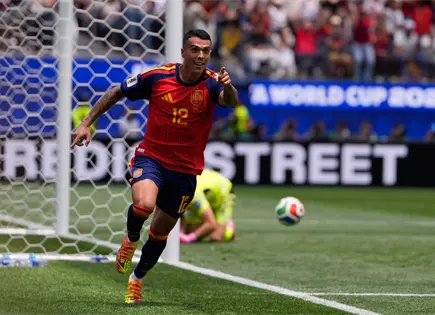España domina y avanza a octavos (3-0) España domina y avanza a octavos (3-0)