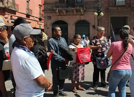 Ind&iacute;genas desalojados se amparan para regresar