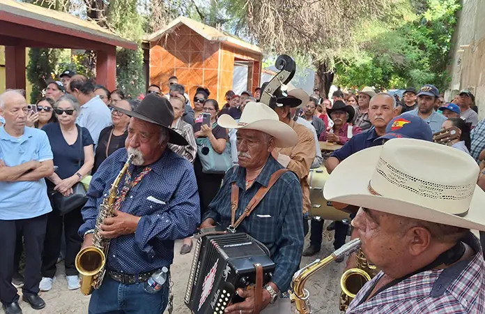 Realizan exequias de Agustín Moreno