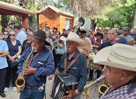 Realizan exequias de Agust&iacute;n Moreno