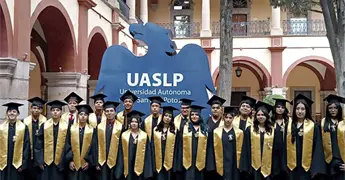 SE PREPARAN PARA CONSTRUIR SU FUTURO SE PREPARAN PARA CONSTRUIR SU FUTURO