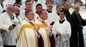 El Vaticano excomulga a obispos de FSSPX