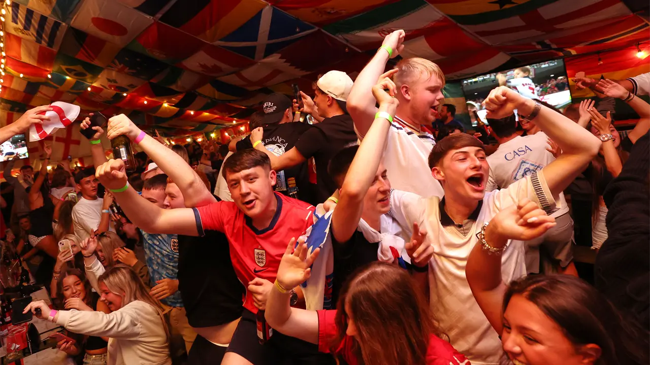 Keir Starmer autoriza horario extendido en pubs por partido de Mundial