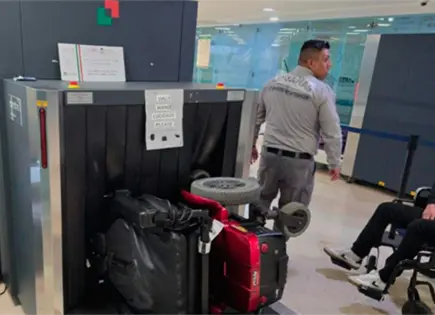Pasajero intenta traficar 12 kilos de cocaína en silla de ruedas en Cancún Pasajero intenta traficar 12 kilos de cocaína en silla de ruedas en Cancún
