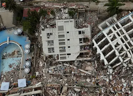 Rescatan sobreviviente tras terremotos en Catia La Mar Rescatan sobreviviente tras terremotos en Catia La Mar