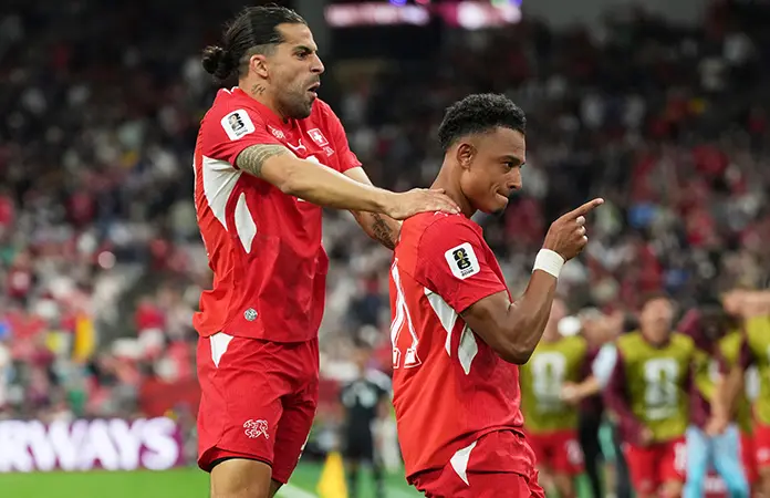 Suiza sin problemas derrota a Argelia 2-0