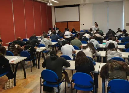 Unos 15 mil aspirantes realizan examen de admisión a la UASLP Unos 15 mil aspirantes realizan examen de admisión a la UASLP