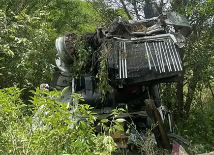 Volcadura en la Valles-Tampico deja un muerto Volcadura en la Valles-Tampico deja un muerto
