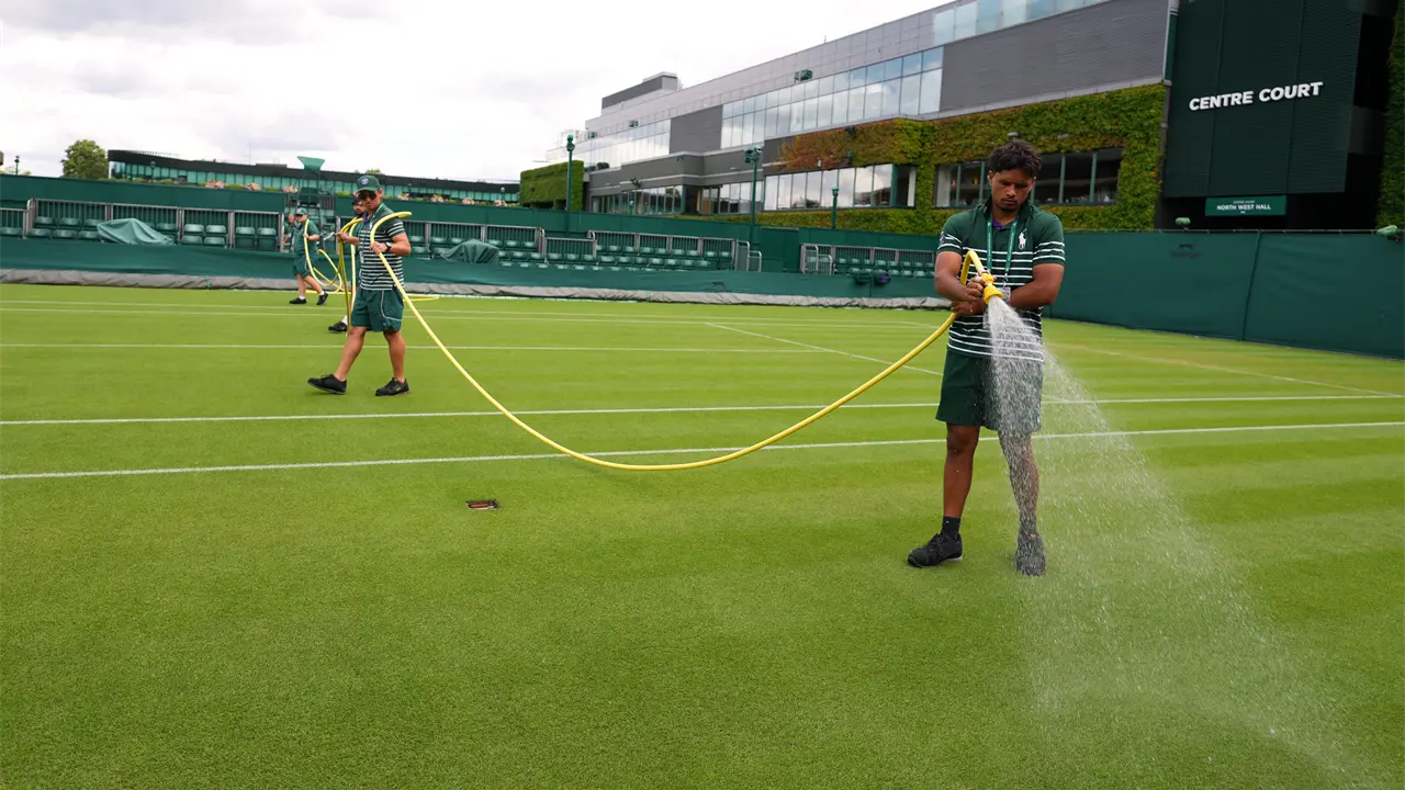 Wimbledon mantiene césped verde pese a ola de calor récord