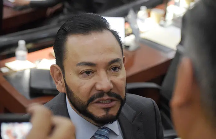 Héctor Serrano deja Comisión de Periodistas