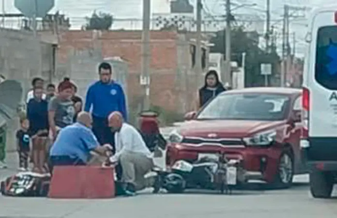 Motociclista es arrollado por un auto en Las Flores