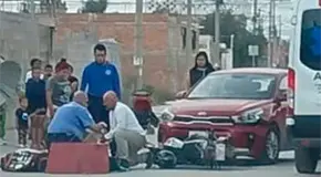 Motociclista es arrollado por un auto en Las Flores