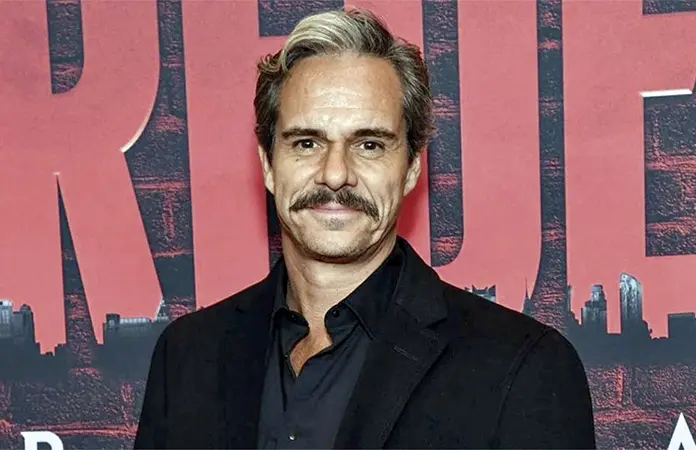 Tony Dalton vuelve a los escenarios