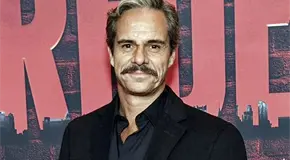 Tony Dalton vuelve a los escenarios