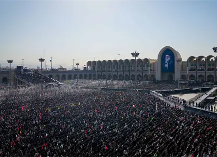 Abundan llamados a venganza en funeral de asesinado líder supremo de Irán Abundan llamados a venganza en funeral de asesinado líder supremo de Irán