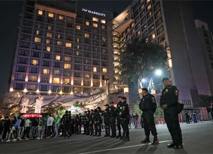 Aficionados mexicanos llevan serenata a selección Inglaterra en CDMX Aficionados mexicanos llevan serenata a selección Inglaterra en CDMX