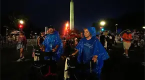 Calor y lluvia empañan fiesta