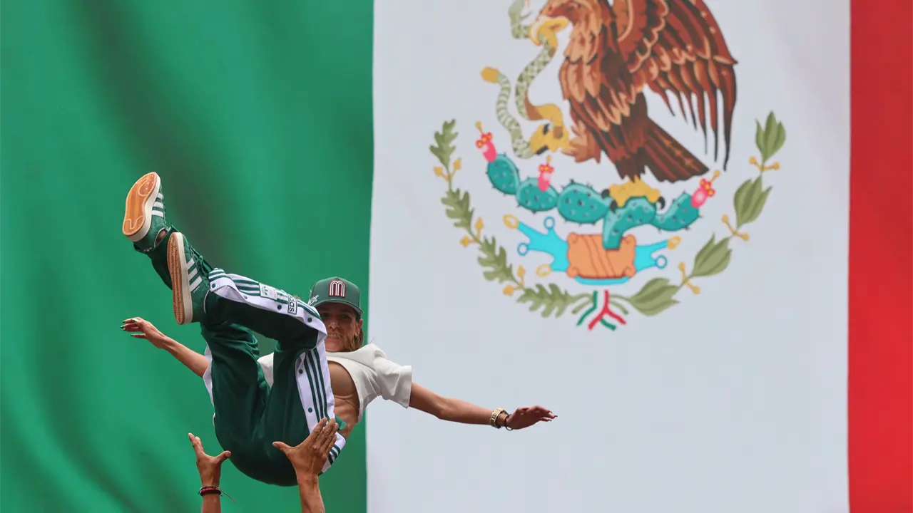 Partido de México vs Inglaterra se retrasa por tormenta eléctrica