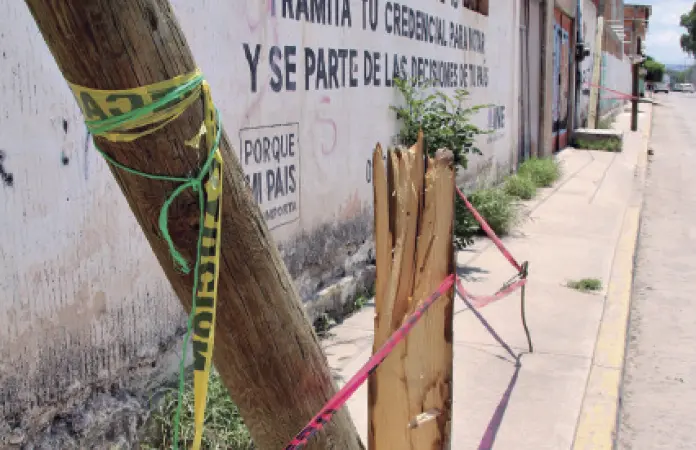 Poste de cableado representa un peligro