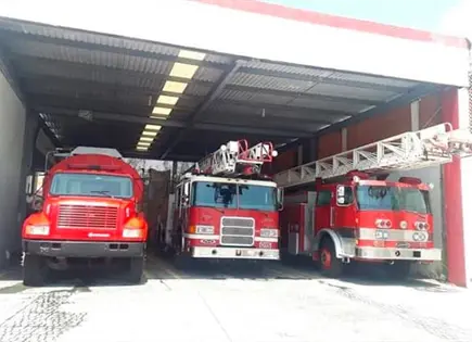 Son incendios en viviendas una emergencia de los Bomberos Son incendios en viviendas una emergencia de los Bomberos