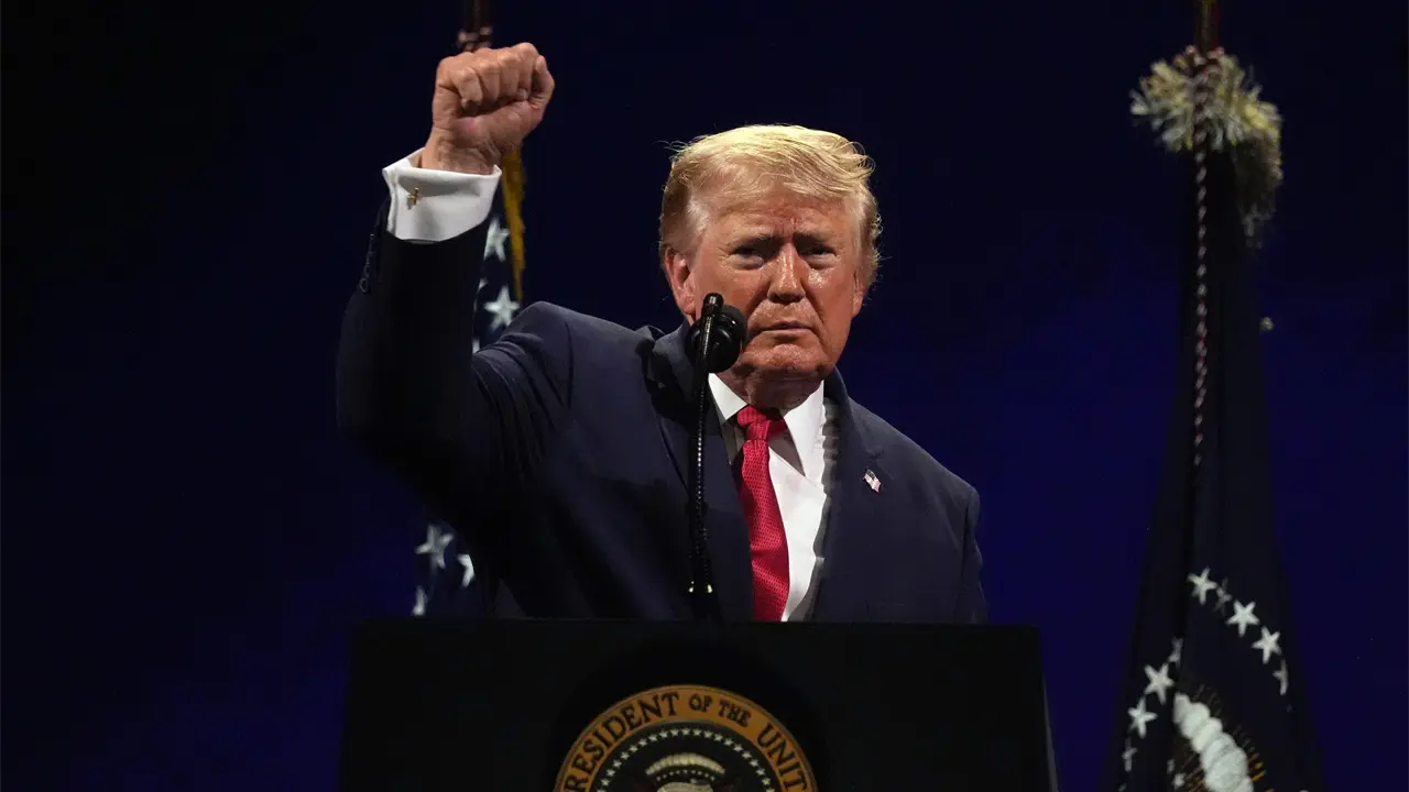 Trump mezcla patriotismo y política en aniversario 250 de EE.UU.