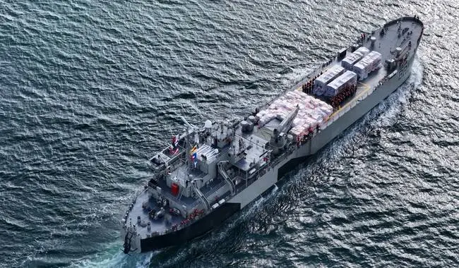 Zarpan buques de Armada con ayuda para Venezuela tras sismos