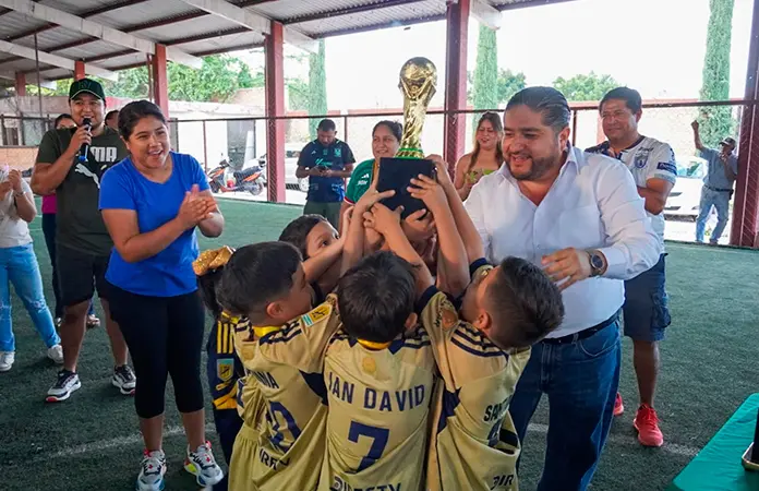 Finaliza Mundialito de Futbol; premian a los ganadores