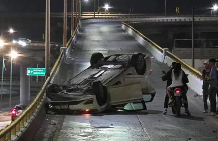 Vuelca raudo carro en el río Santiago Vuelca raudo carro en el río Santiago